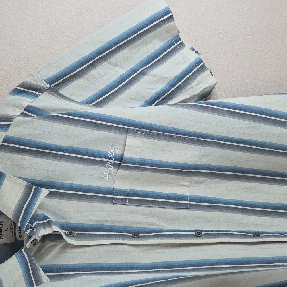 Hurley Cape Town Short Sleeve Woven SHIRT XL.Button Up Welcoming Multi Strip NWT